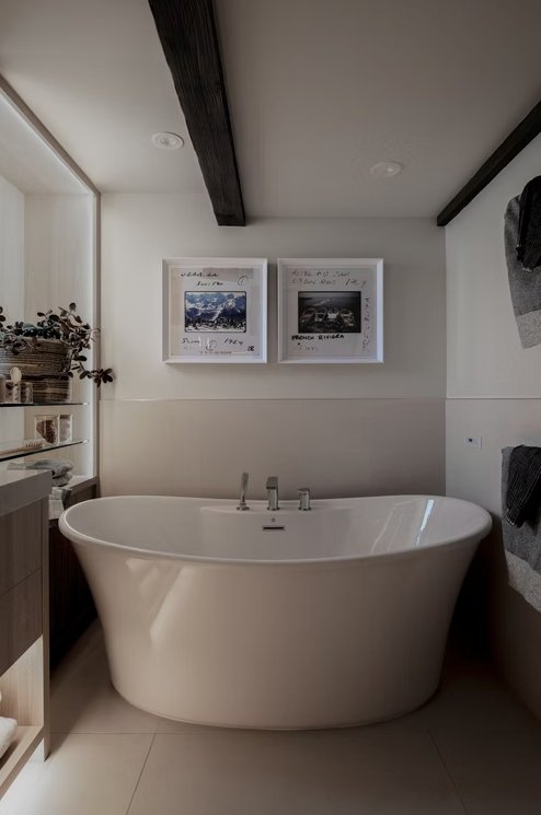 Freestanding bathtub